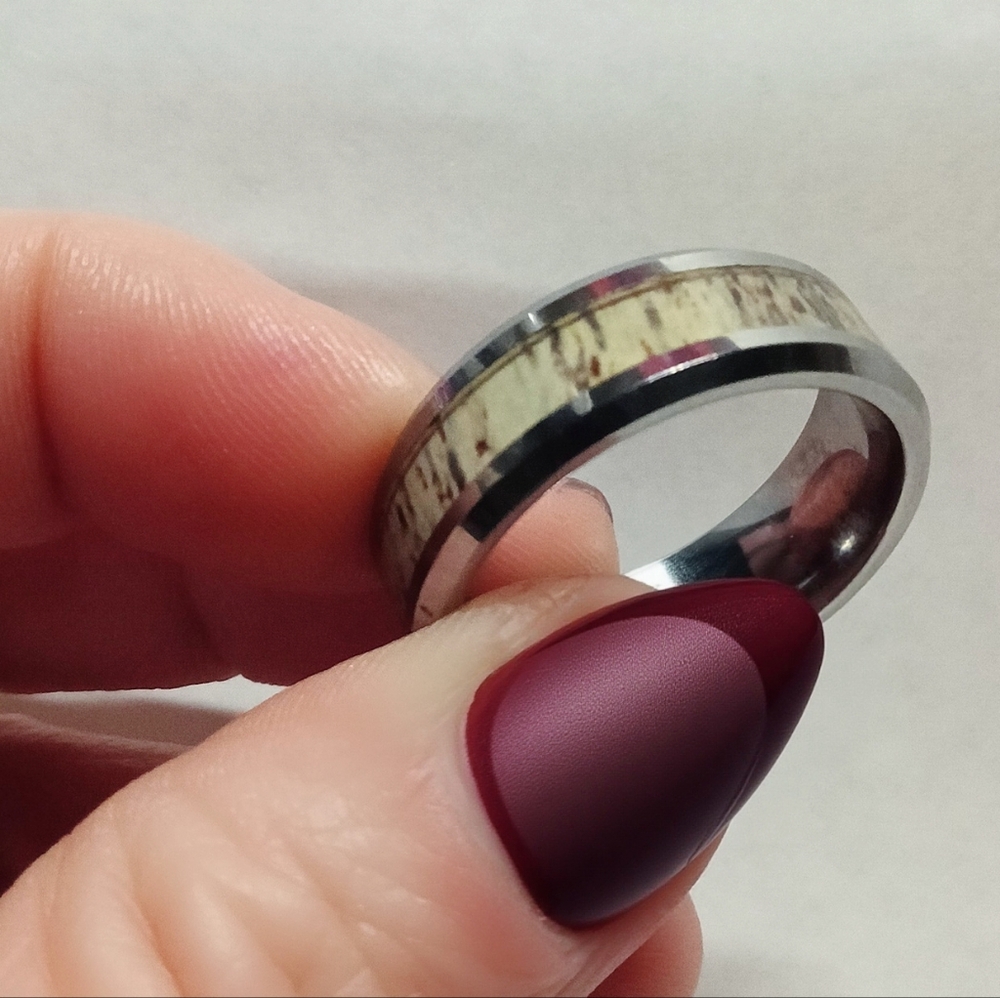 Elegant Silver and Cream Women's Ring